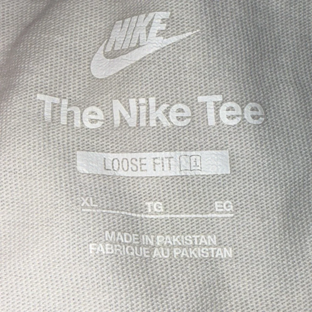 NIKE Trend Max 90 T‎ shirt Chest Pocket Logo Short Sleeve XL Beige